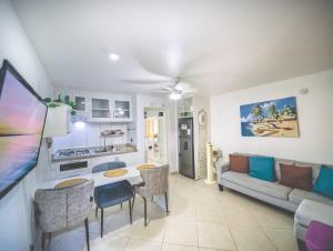 Central 1BR APT - 1 minute Walking from Rumba