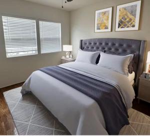 Hollywood Panoramic Views, Pool, Gym & Free parking!