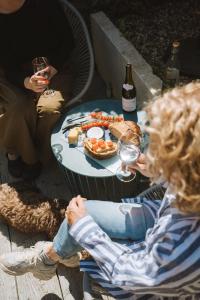 Stunning High Street Townhouse With Sea Views & Parking at Tide View Townhouse