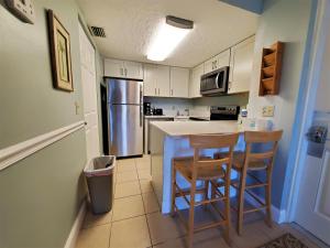 Atrium Oceanview Condo - Sleeps 4 Guests 105