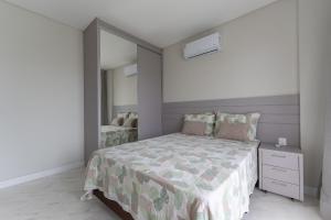 Apartamento 2 suítes em Bombas SC