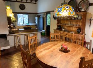 Cabaña en el Bosque con Chimenea y Asador!