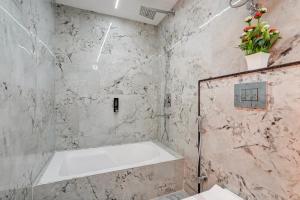 Hotel The Grand Olive Aero Suites Near Delhi Airport