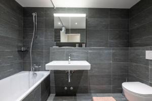 Cosy 3 bedroom Balcony Free parking Fast Wifi