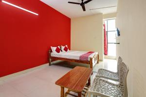 Hotel O S.L.V Boarding & Lodging
