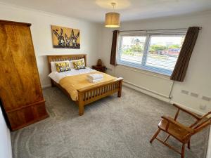 Detached, 5 Double Bedrooms, 3 En-Suites, 5 Car Parking