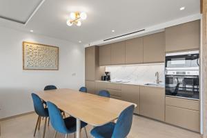 Vue Exceptionnelle Mer et Montagne , Piscine et Tennis