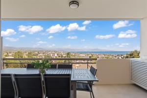 Vue Exceptionnelle Mer et Montagne , Piscine et Tennis