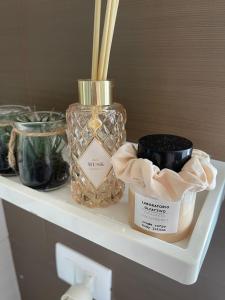 Modern Design Apartment near Naples Airport & High Speed Train Free Parking, 2 Bathrooms