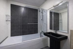 Rustaveli New Modern Apartment