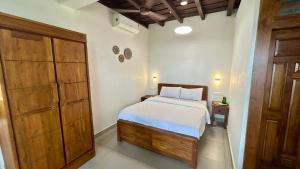 Beachfront & Backwaters 2BHK Villa - Marina B&B