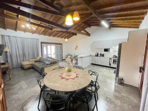 Casa 2 Quartos, até 6 pessoas - Centro - Xangri-Lá