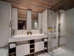 Appartement Luxe à Courchevel 1850 avec Suites et Accès Bien-Être - FR-1-830-11