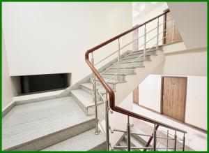 HOTEL VARANASI PREMIUM RUDRAKASH - Near Shree Kashi Vishwanath Temple - Dashashwamedh Ghat - Free Wi-Fi And Parking- Fully Air Conditioning Rooms -BEST HOTEL IN VARANASI