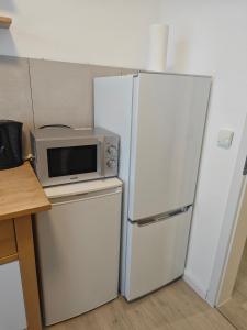 Siegen - Geisweid Work and stay Neu Modernisiert 2 Schlafzimmer Badezimmer Balkon