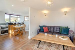 1 Bed in Bryn-y-Gwenin oc-c34139