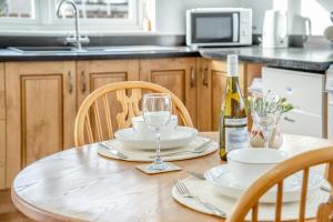 1 Bed in Bryn-y-Gwenin oc-c34139