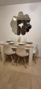 Ideal familias en urbanización de lujo a 600m de la playa Levante con Wifi, AC y Parking