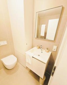 Bright Urban 1BR Apartment