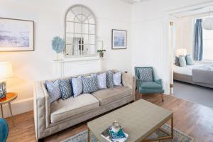 Stylish Retreat in Central Lyme Regis Sleeps 2 plus one