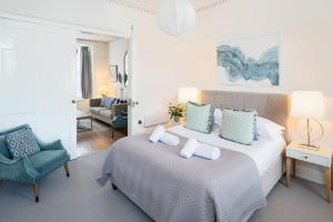 Stylish Retreat in Central Lyme Regis Sleeps 2 plus one