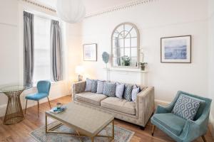 Stylish Retreat in Central Lyme Regis Sleeps 2 plus one