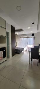 Apartamento estúdio inteiro, aconchegante e bem localizado