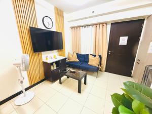 2 BR near NAIA SM BF Pool Balcony 6 guest