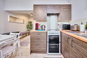 Family Seaside Apt with Bunk Room- Dunluce Green 2