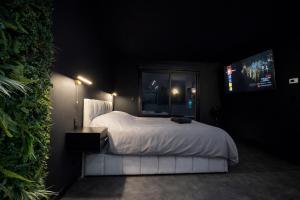 Villa design, piscine chauffée et jacuzzi