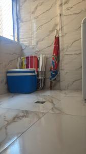 Apartamento com Estacionamento, Wi-Fi, Ar condicionado a 300 metros da Praia da Enseada no Guarujá.