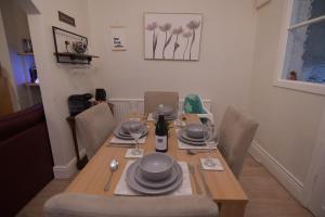 Free Parking 3-Bedroom House Near York Town