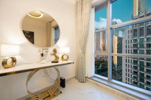 Spacious 1BR & Study Burj Khalifa View, Downtown