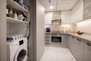 Spacious 1BR & Study Burj Khalifa View, Downtown