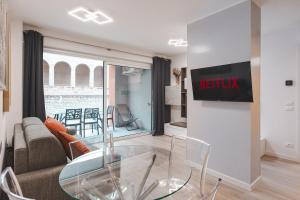 Free Parking and Private Terrace Design Apartment