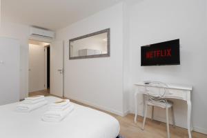 Free Parking and Private Terrace Design Apartment