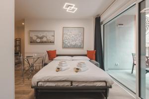 Free Parking and Private Terrace Design Apartment