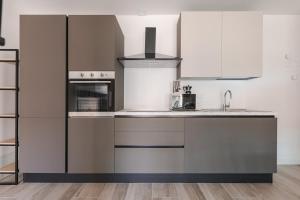 Free Parking and Private Terrace Design Apartment