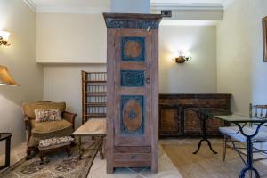 Sienna, unique oasis with views in Old Towns heart