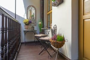 Sienna, unique oasis with views in Old Towns heart