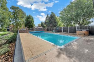 Luxury Spa Mansion With Heated Pool and Spa Facilities