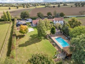 Luxury Spa Mansion With Heated Pool and Spa Facilities