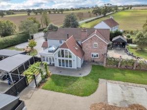 Luxury Spa Mansion With Heated Pool and Spa Facilities