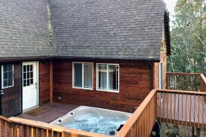 Creekside Cabin Retreat with Private Hot Tub