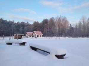 Domki nad stawem w Harszu