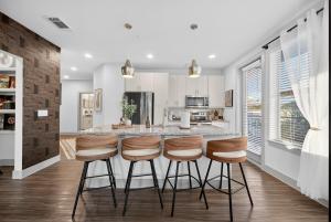 Luxury 2BR Cedr Sprgs area with Parking, Pool, Gym