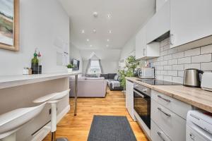 Sea View Apartment Steps to Beach - Dunluce Park 5