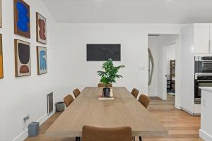 The Iron Cactus 10 acres villa near Austin w Sauna and Pool table