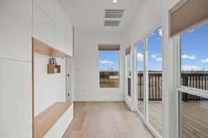 The Iron Cactus 10 acres villa near Austin w Sauna and Pool table