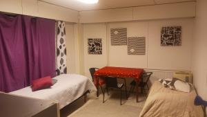 Cozy economy apartment for 4 at the shopping area